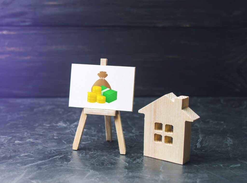 House and income. Property valuation.